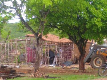 ACAMPAMENTO LAVRA MANGABEIRA